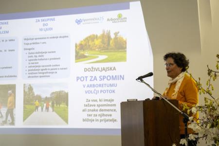 dr. Zdenka Čebašek-Travnik Novinarska konferenca v Arboretumu Foto Mateja Račevski-1
